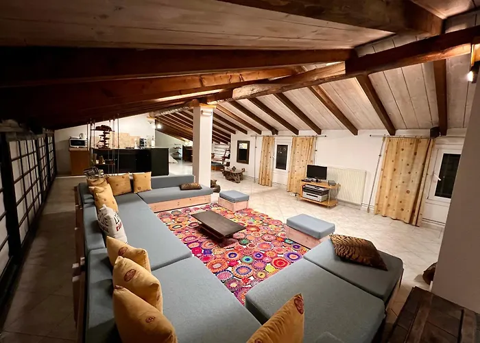 Apartmán ξύλο μεταλο γυαλί Alykes Potamou