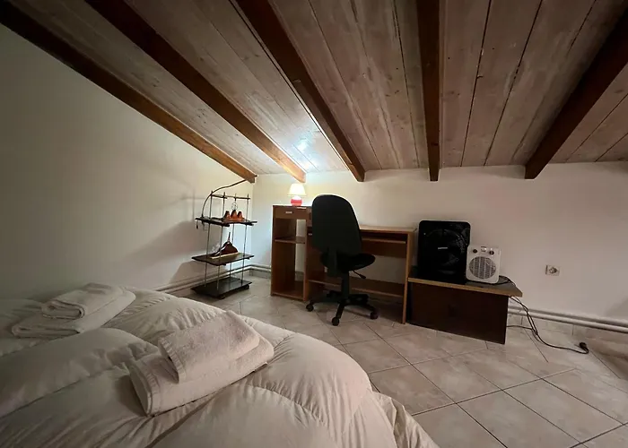 Apartmán ξύλο μεταλο γυαλί Alykes Potamou