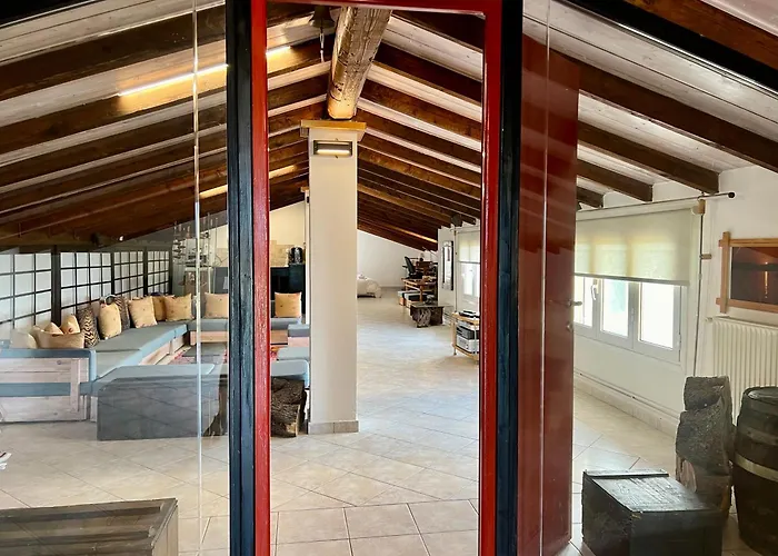 ξύλο μεταλο γυαλί Apartmán Alykes Potamou