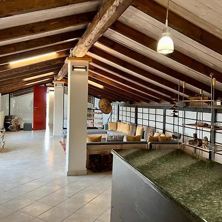 ξύλο μεταλο γυαλί Apartment *