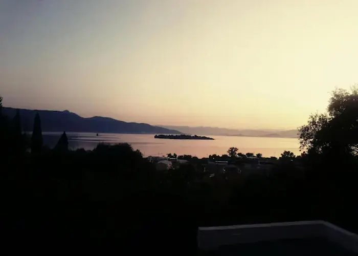 Lägenhet ξύλο μεταλο γυαλί